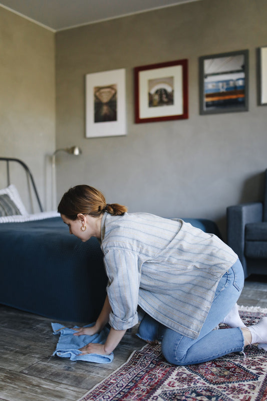 How to Remove Pet Stains and Odors From an Area Rug