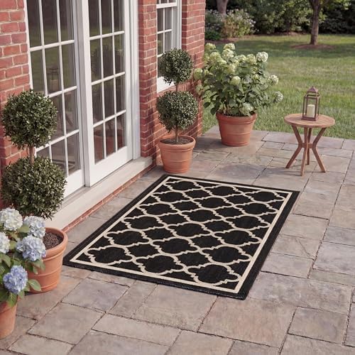 SAFAVIEH Courtyard Outdoor Area Rug 2'3"x5', Black & Beige CY6918-226 by Unknown